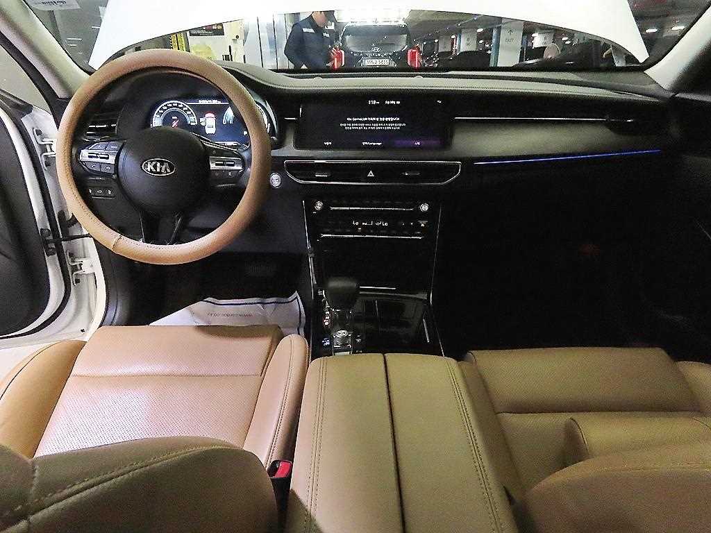 KIA K7 - Vista 10