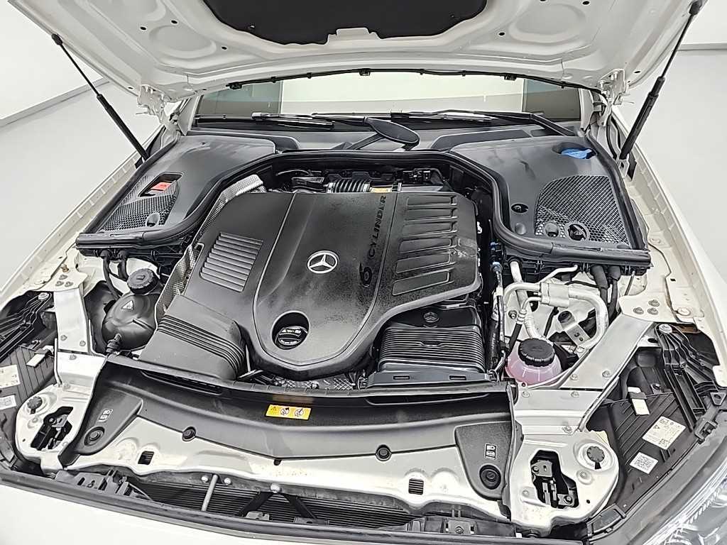 Mercedes Benz E class - Vista 5