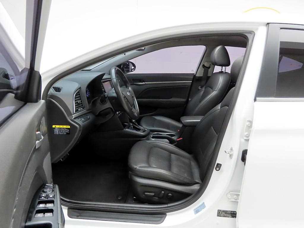 HYUNDAI Avante - Vista 12