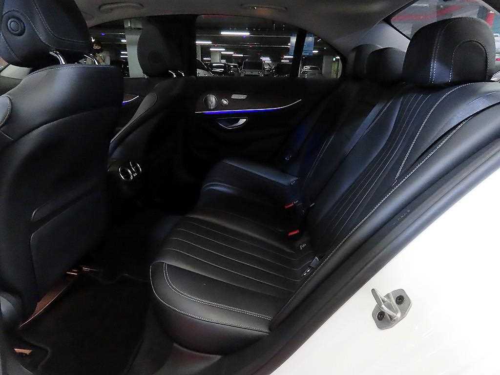 Mercedes Benz E class - Vista 7