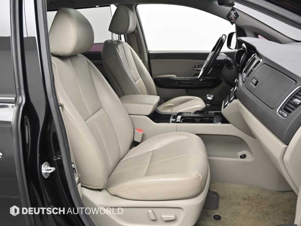 KIA Carnival - Vista 10
