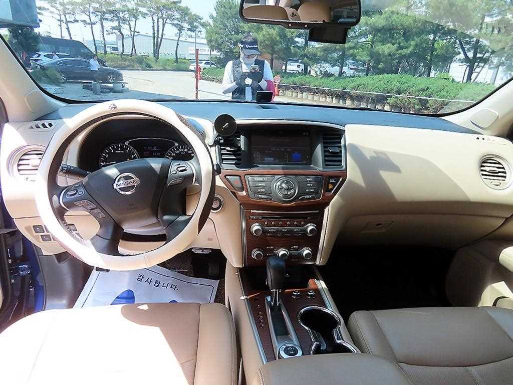 Nissan Pathfinder - Vista 7