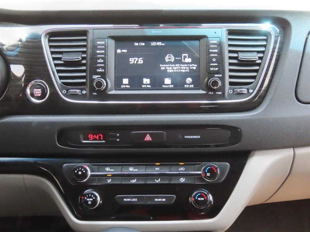 KIA Carnival - Vista 11