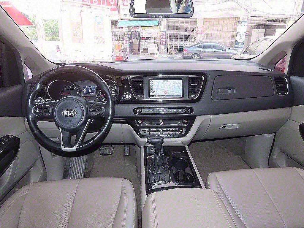 KIA Carnival - Vista 7