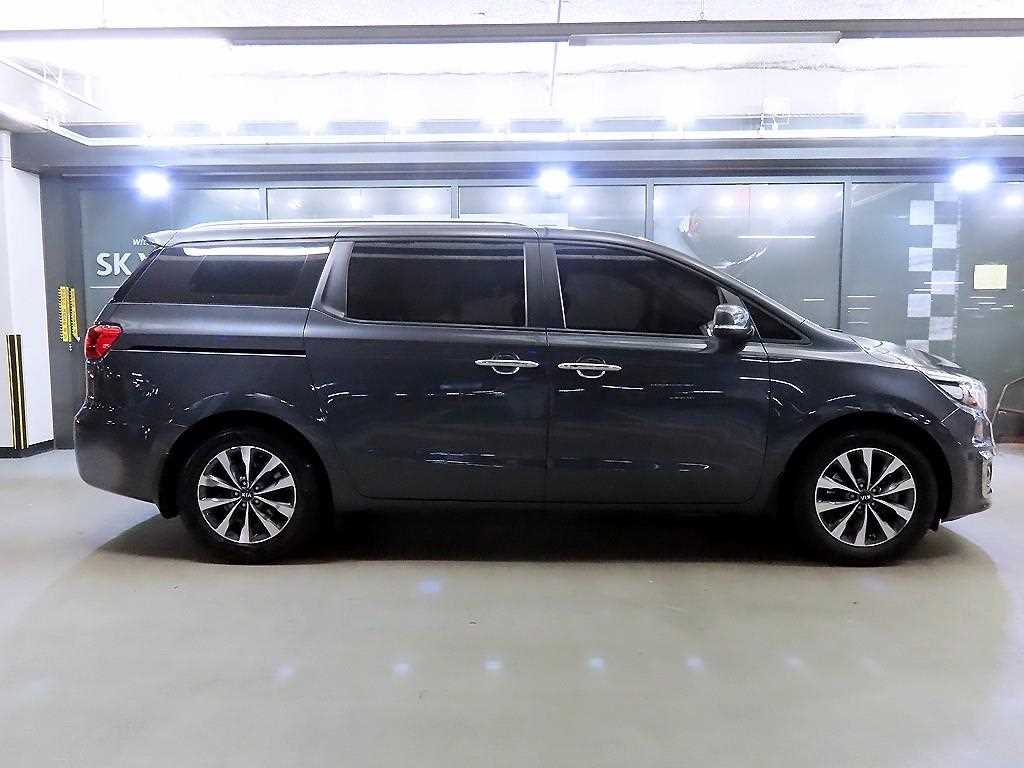 KIA Carnival - Vista 3