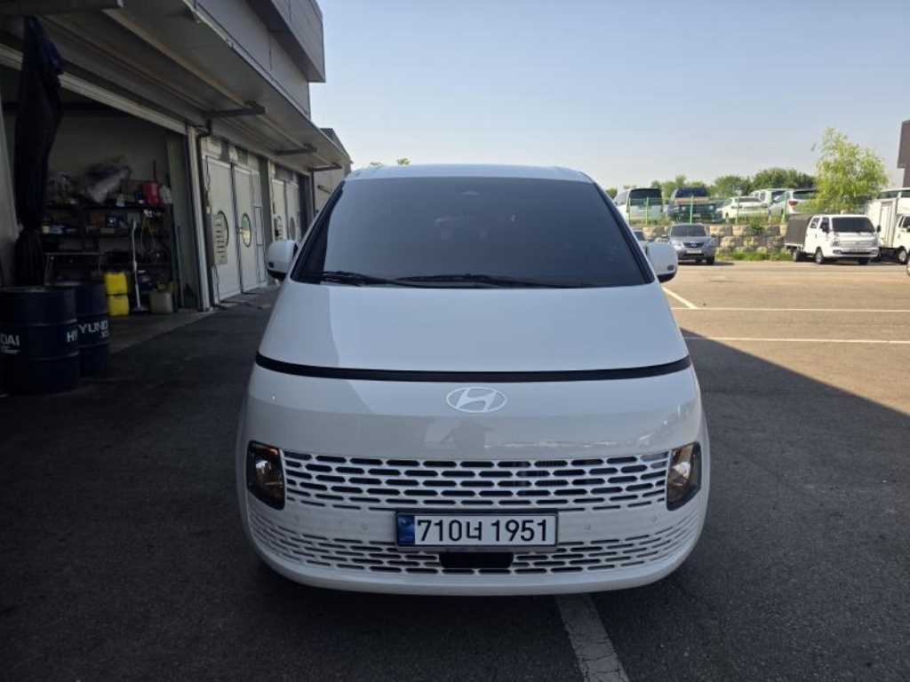 HYUNDAI Staria - Vista 2