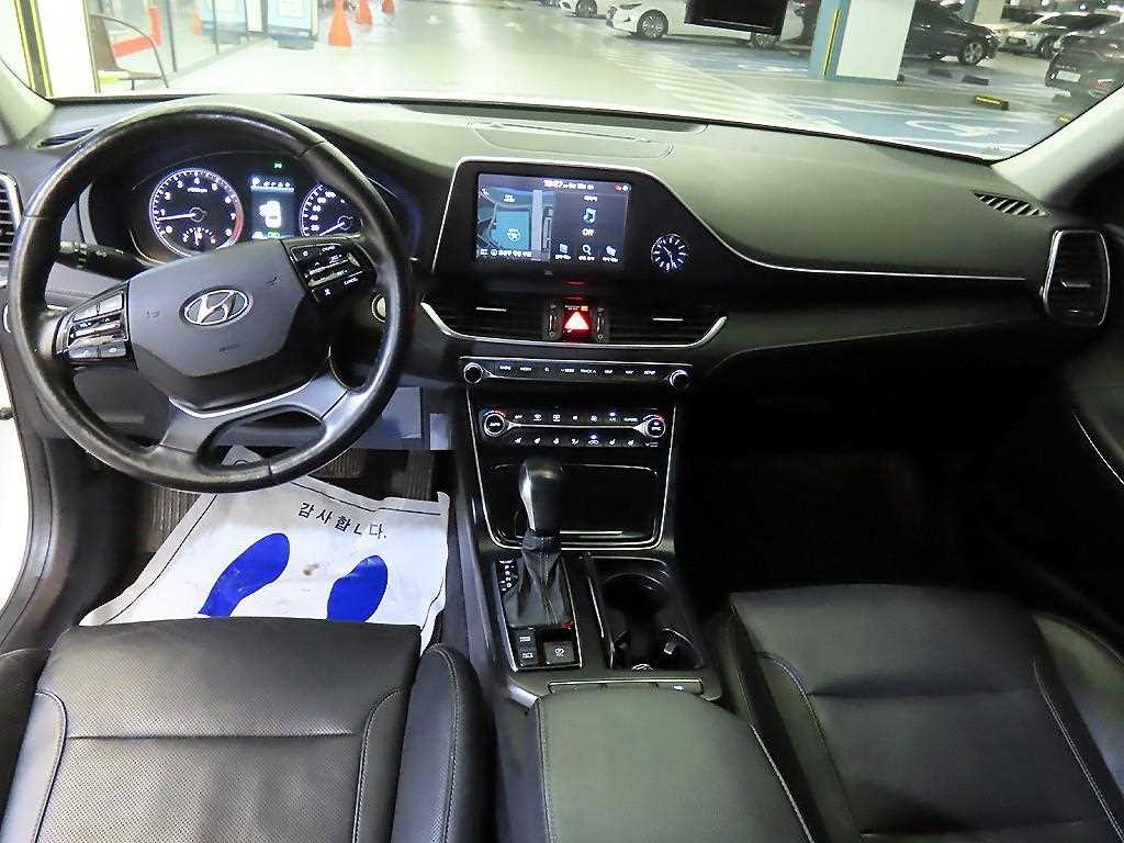 HYUNDAI Grandeur - Vista 10