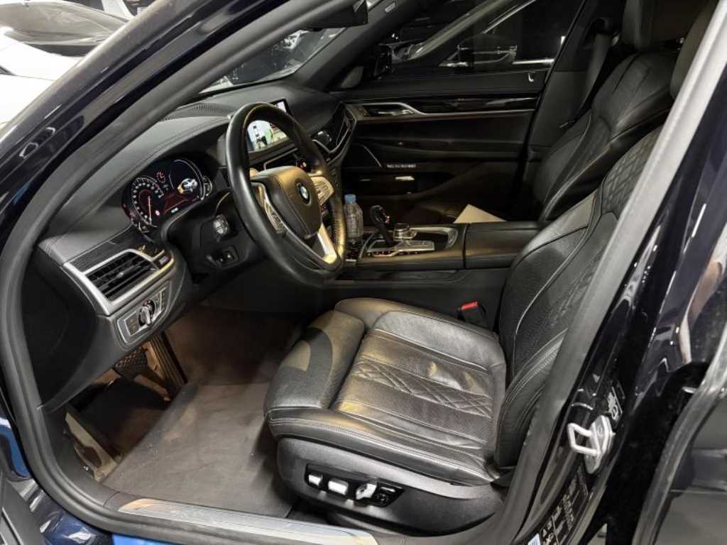 BMW 7 Series - Vista 4