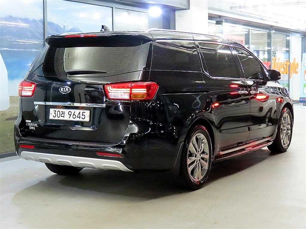 KIA Carnival - Vista 4
