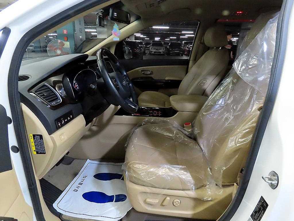 KIA Carnival - Vista 6
