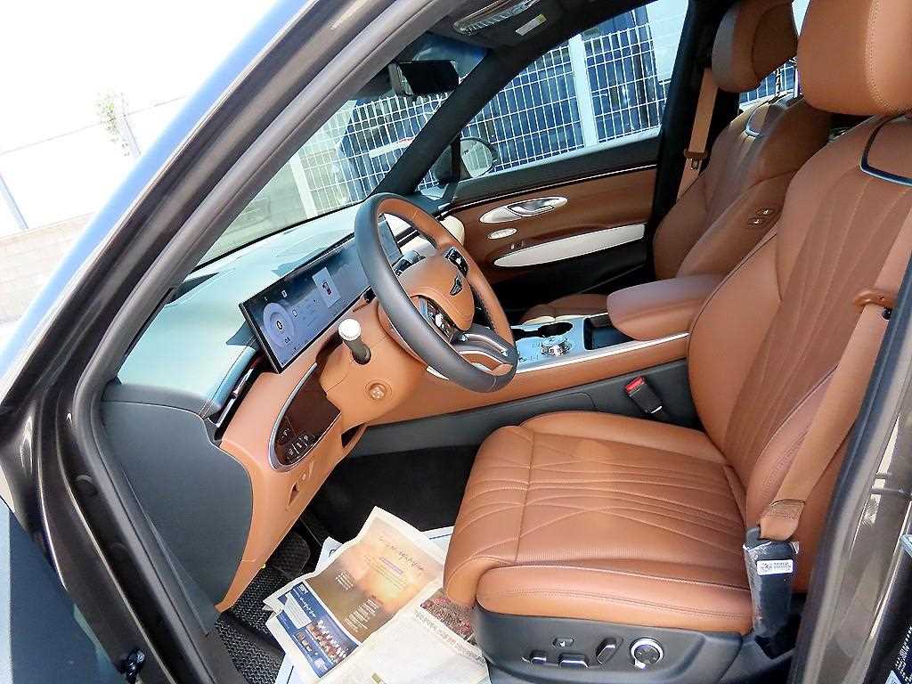 Genesis GV70 - Vista 5