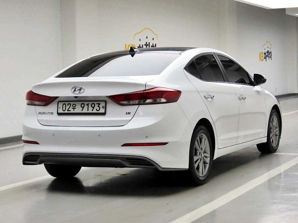HYUNDAI Avante - Vista 4