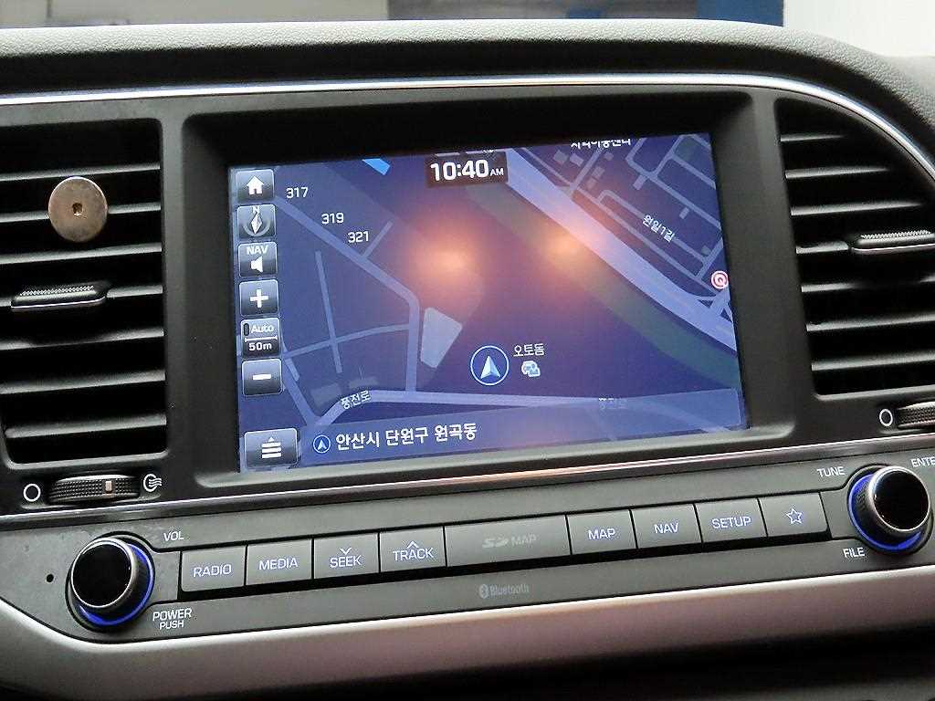 HYUNDAI Avante - Vista 9