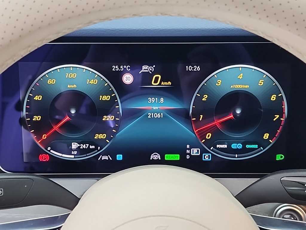 Mercedes Benz E class - Vista 6