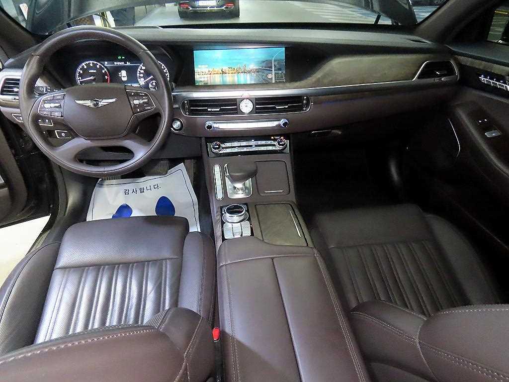 Genesis G90 - Vista 10
