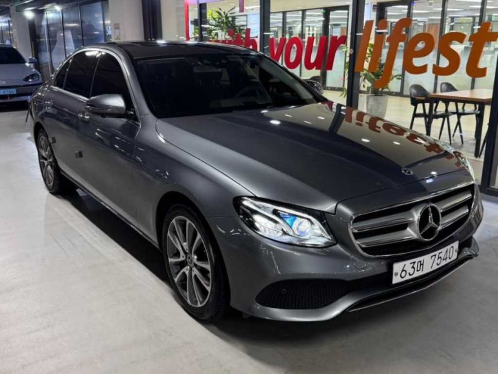 Mercedes Benz E class - Vista 2
