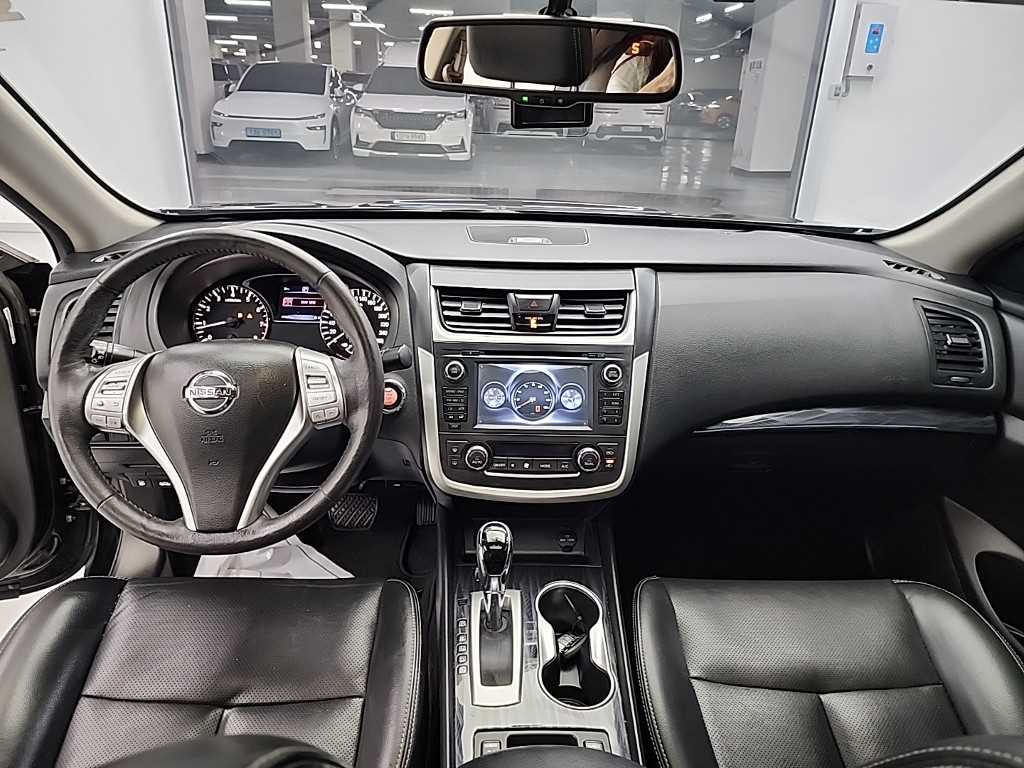 Nissan Altima - Vista 7