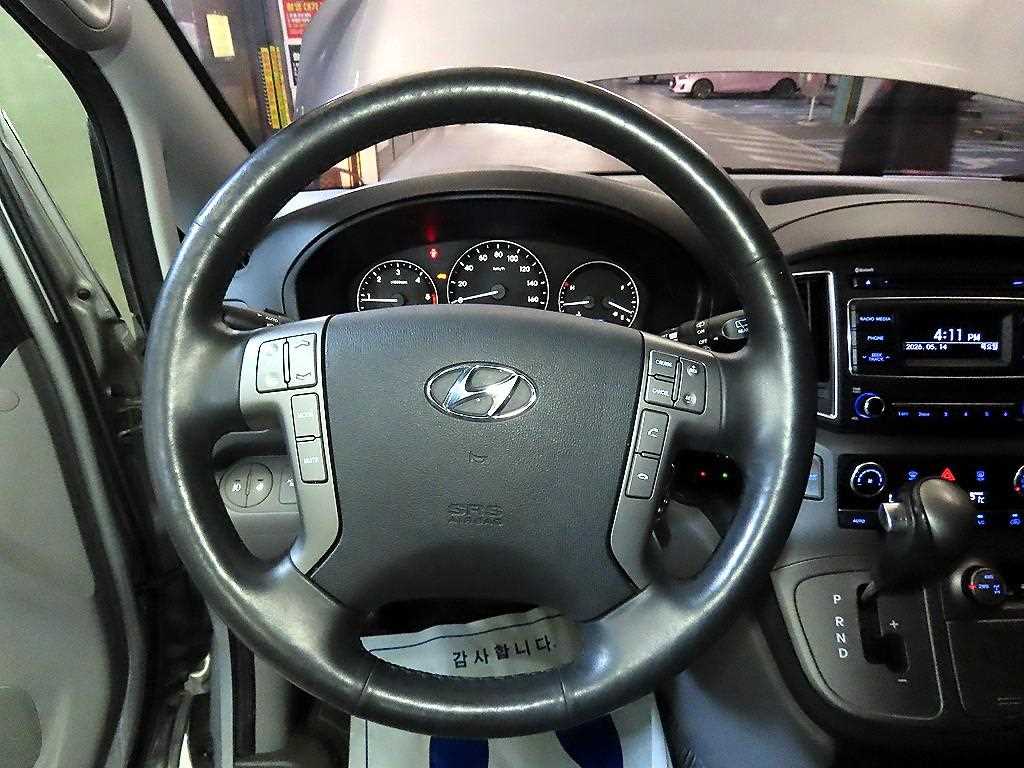 HYUNDAI Starex - Vista 8