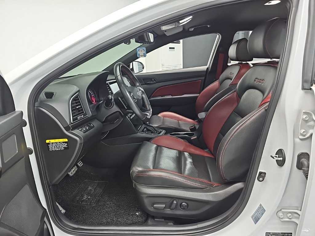 HYUNDAI Avante - Vista 11