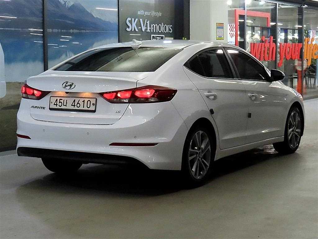 HYUNDAI Avante - Vista 4