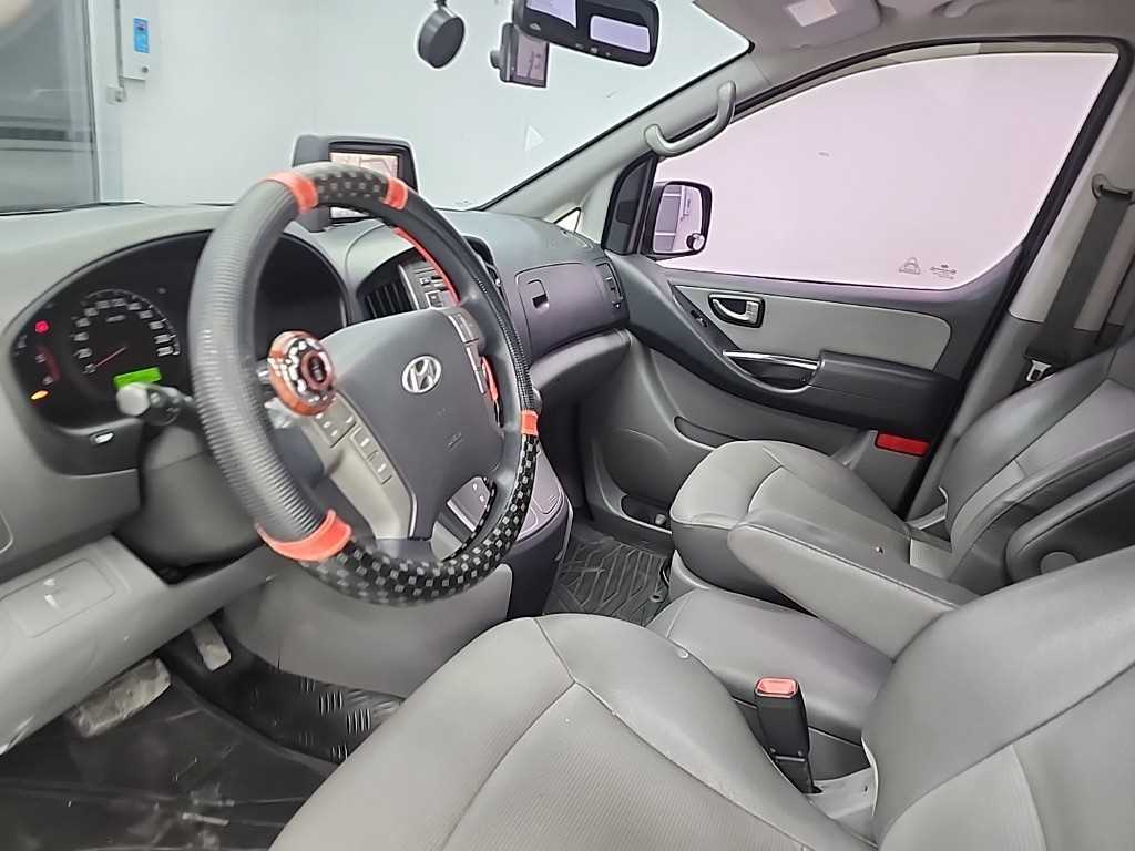 HYUNDAI Starex - Vista 7