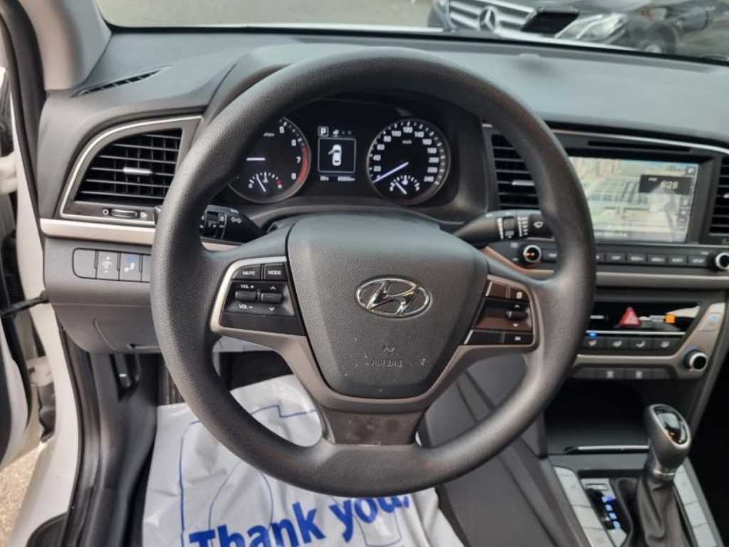 HYUNDAI Avante - Vista 12