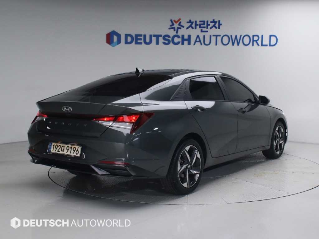 HYUNDAI Avante - Vista 2