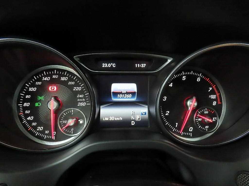 Mercedes Benz GLA Class - Vista 8