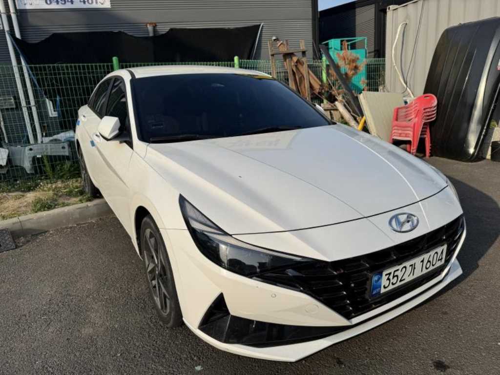 HYUNDAI Avante - Vista 2