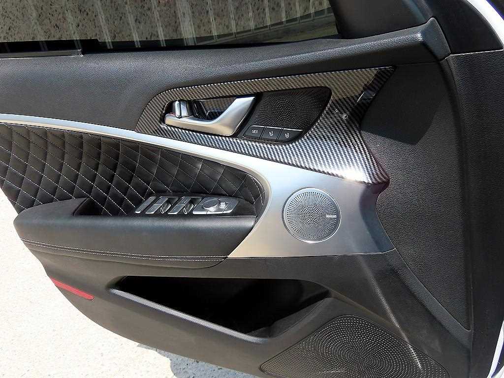 Genesis G70 - Vista 12