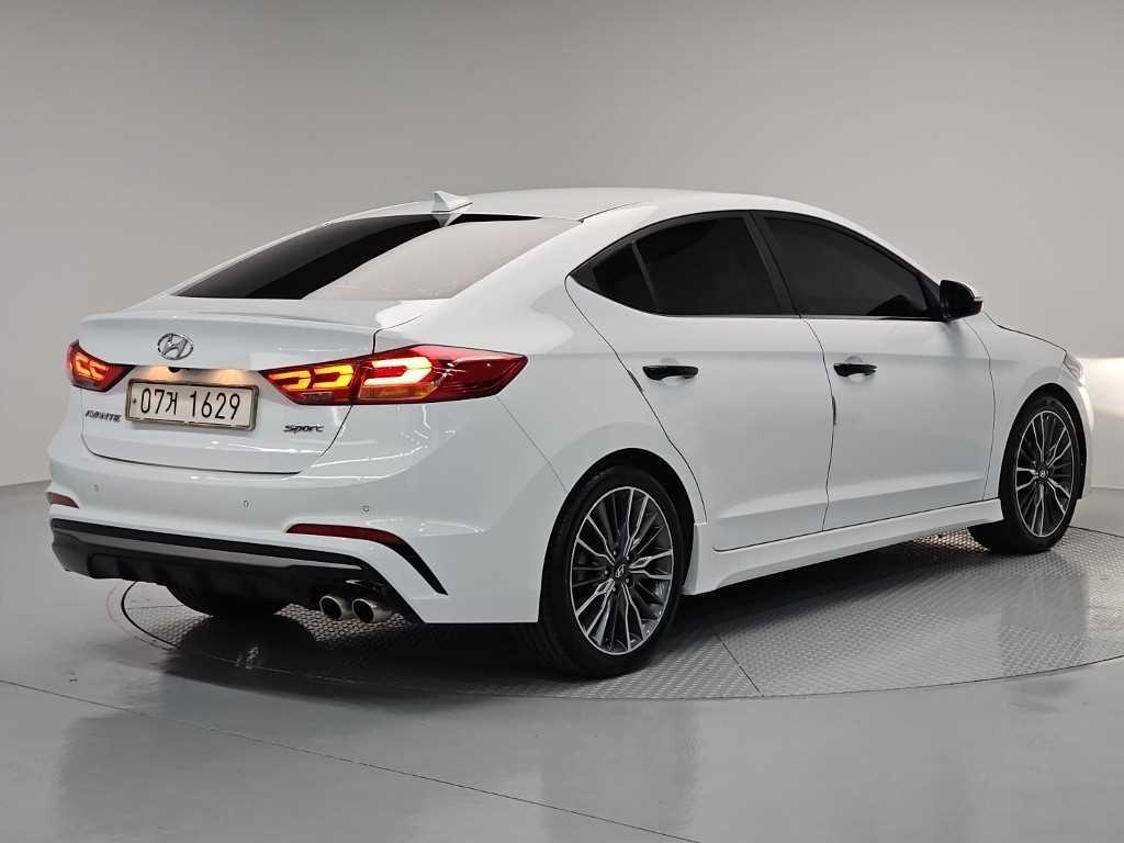 HYUNDAI Avante - Vista 4
