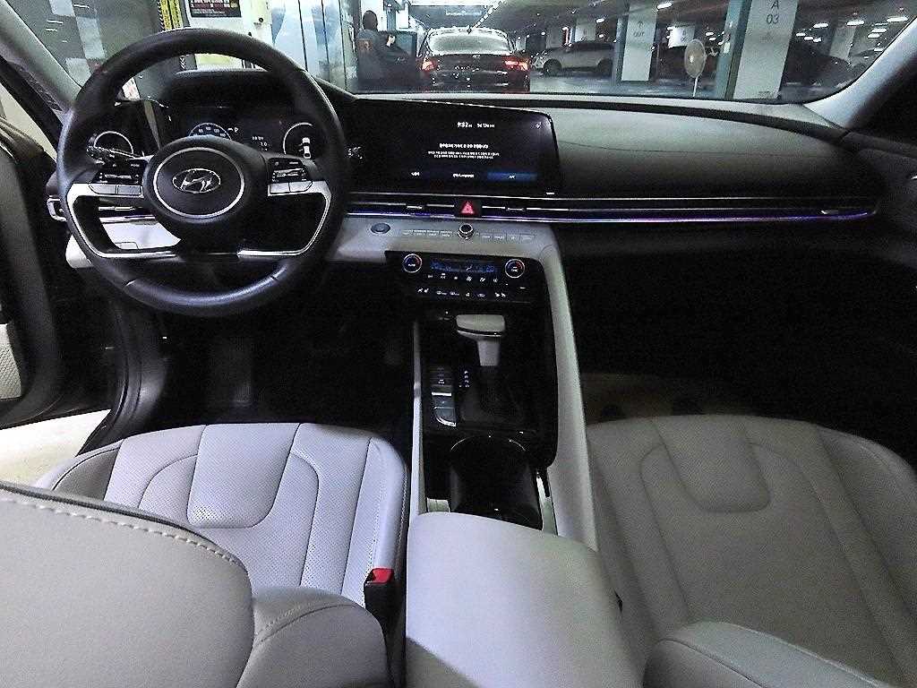 HYUNDAI Avante - Vista 10