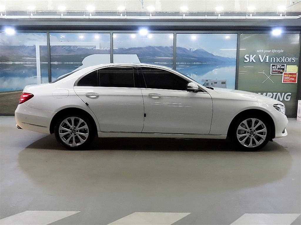 Mercedes Benz E class - Vista 3