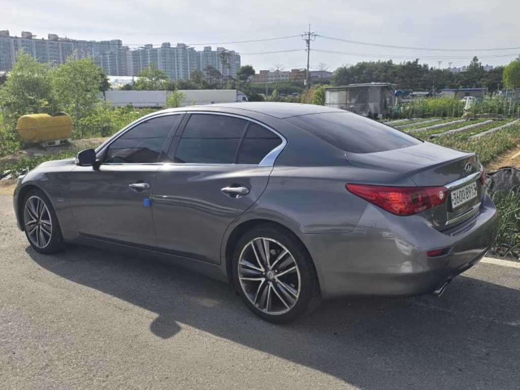 Infiniti Q - Vista 4