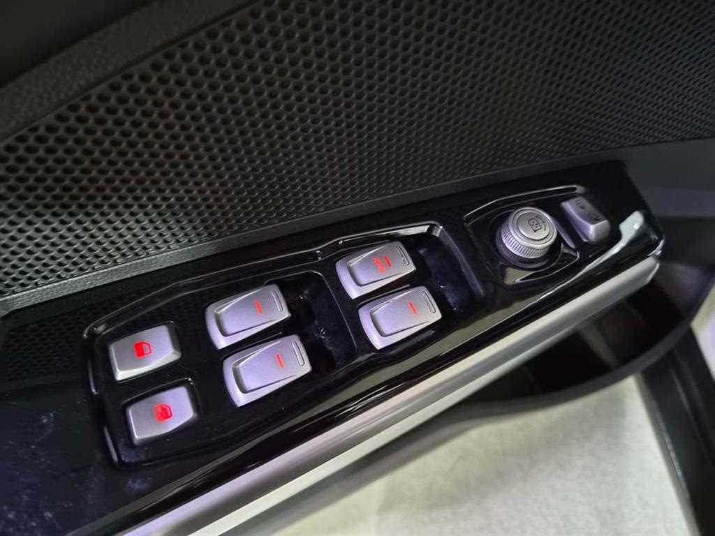 Ssangyong Tivoli - Vista 12