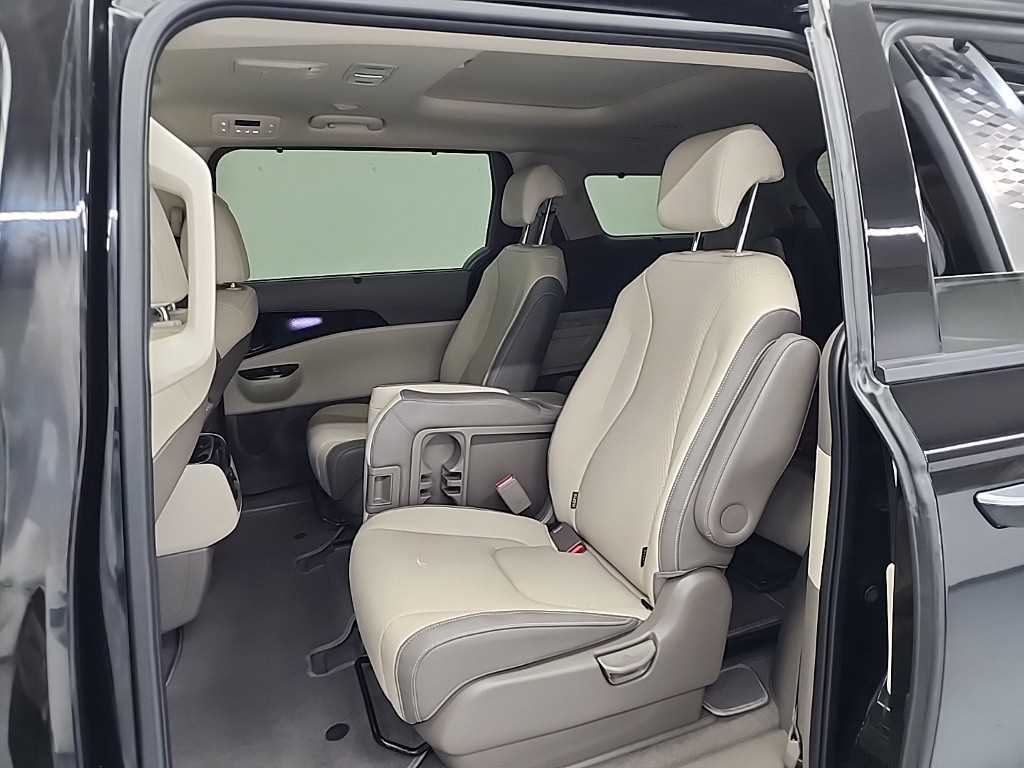 KIA Carnival - Vista 12