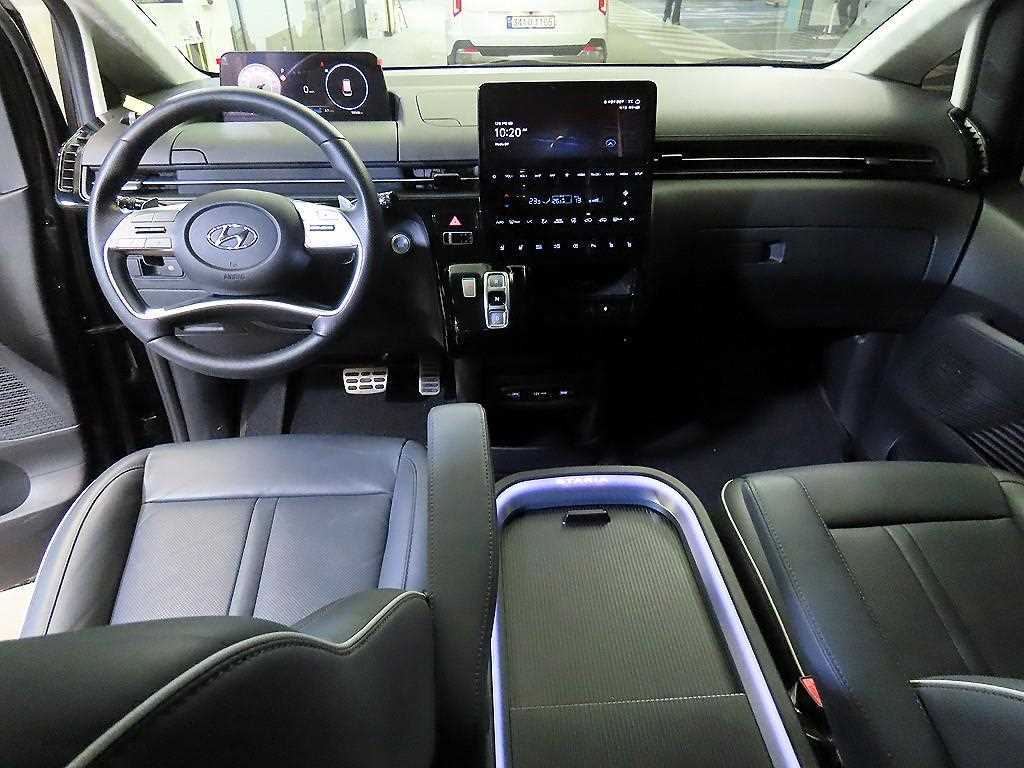 HYUNDAI Staria - Vista 10