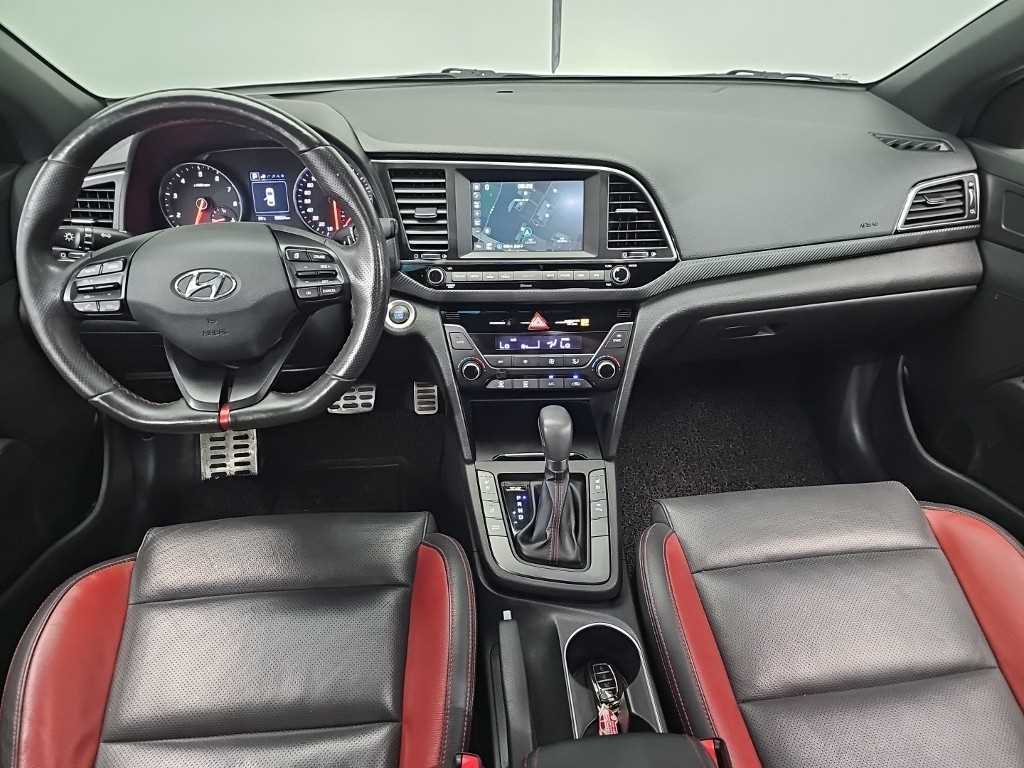 HYUNDAI Avante - Vista 7