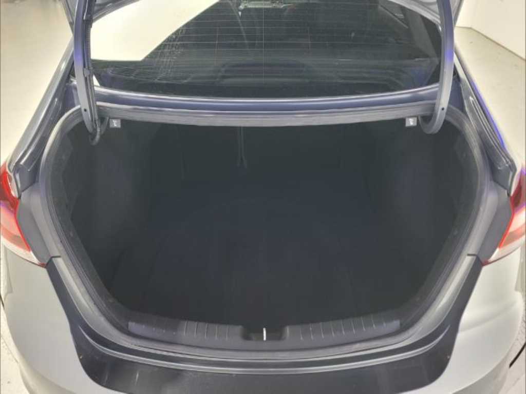 HYUNDAI Avante - Vista 11