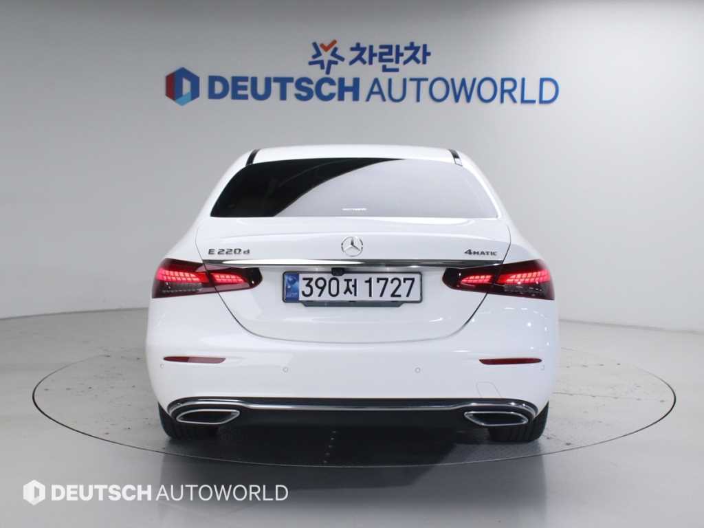 Mercedes Benz E class - Vista 4