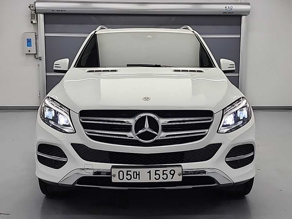 Mercedes Benz GLE Class - Vista 2
