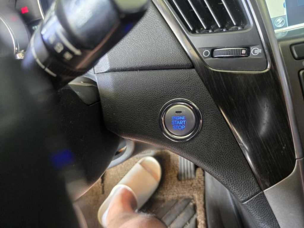 HYUNDAI Sonata - Vista 10