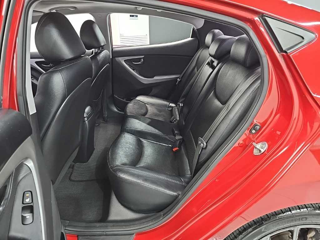 HYUNDAI Avante - Vista 12