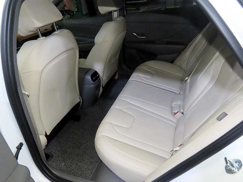 HYUNDAI Avante - Vista 7