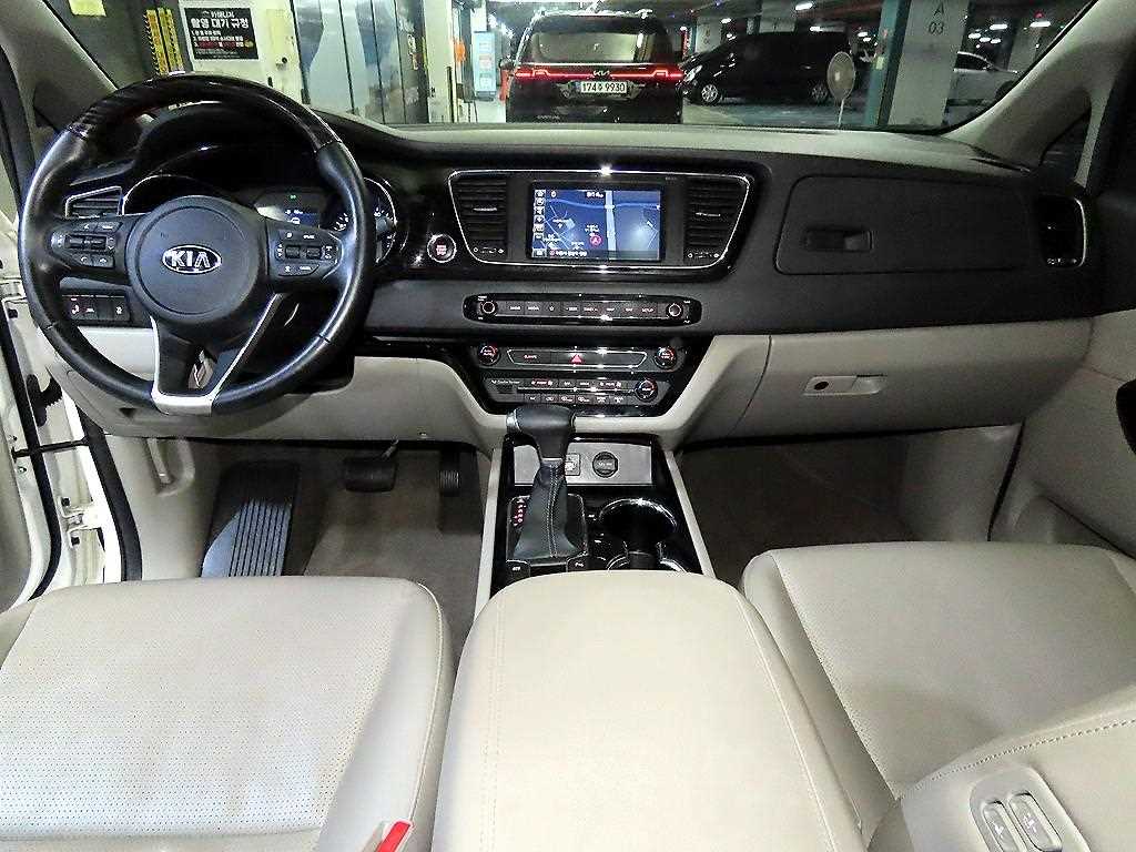 KIA Carnival - Vista 10