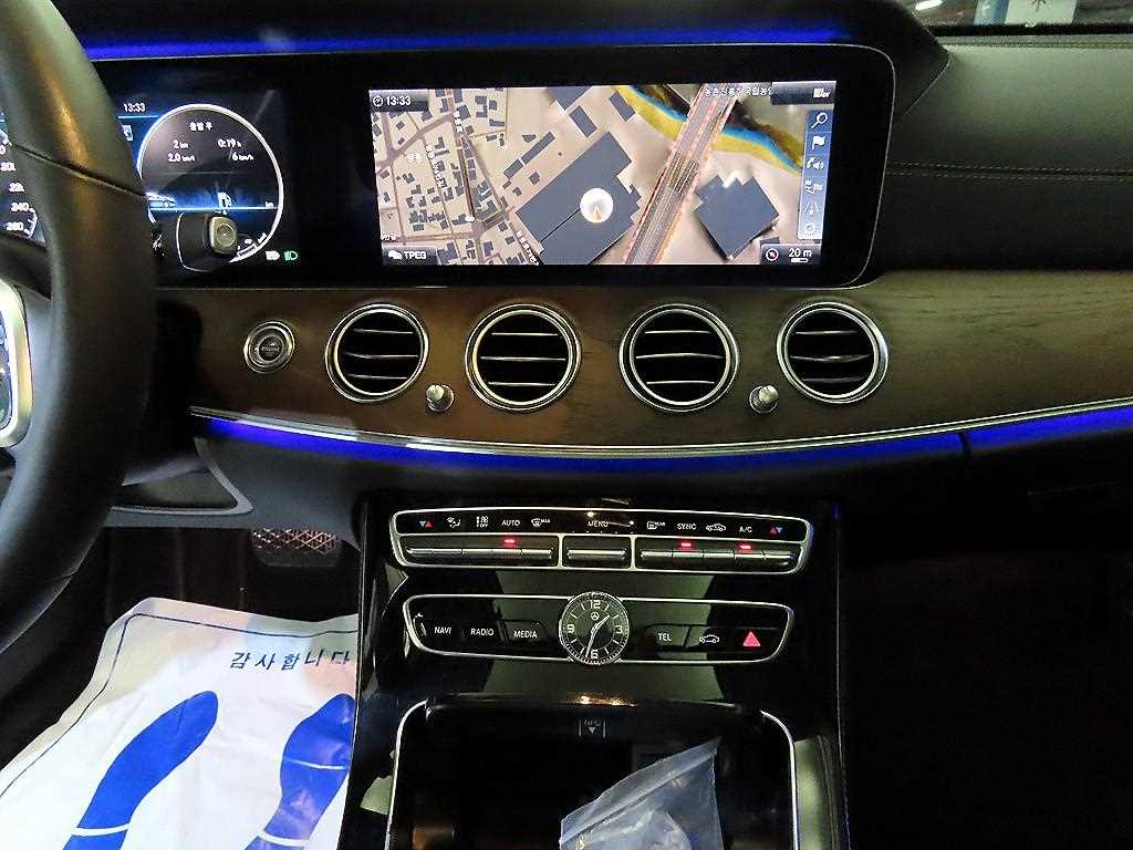 Mercedes Benz E class - Vista 11