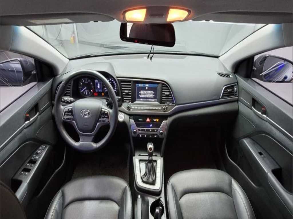 HYUNDAI Avante - Vista 12