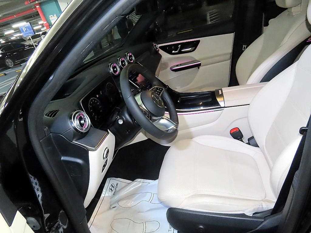 Mercedes Benz GLC Class - Vista 6