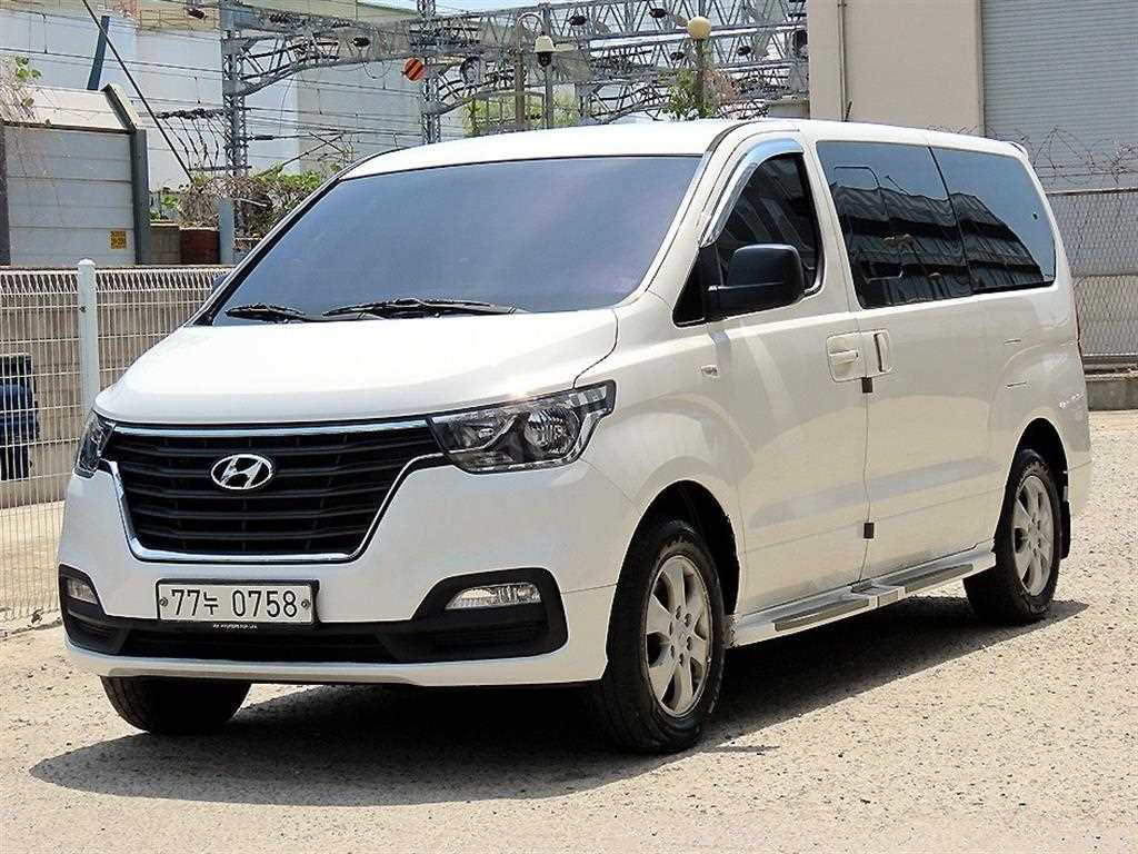 HYUNDAI Starex - Vista 2