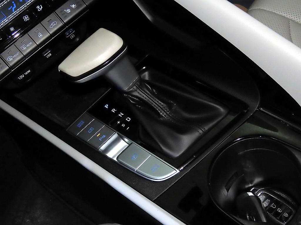 HYUNDAI Avante - Vista 12